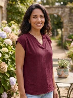 Women's V-Neck Cap Sleeve Top in Burgundy